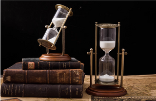 Kelvin & Hughes Vintage Hourglass (1917 Edition)