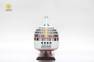 MS Deutschland Wooden Cruise Ship Model 88cm – Handcrafted Ocean Liner Display